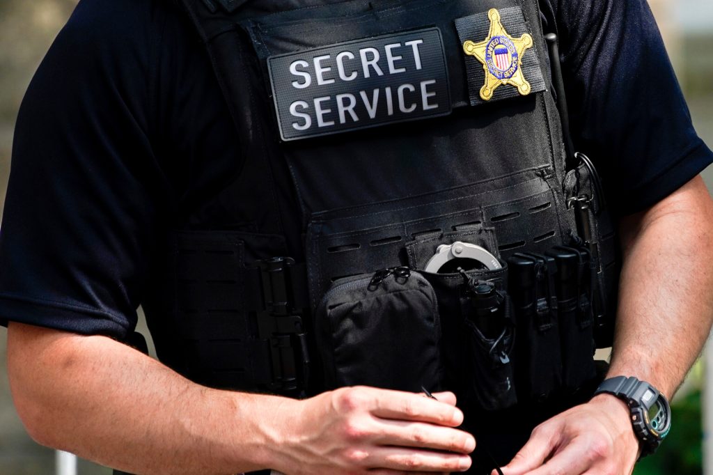 Secret Service ‘dumped hundreds of thousands of documents’ on Jan. 6 committee