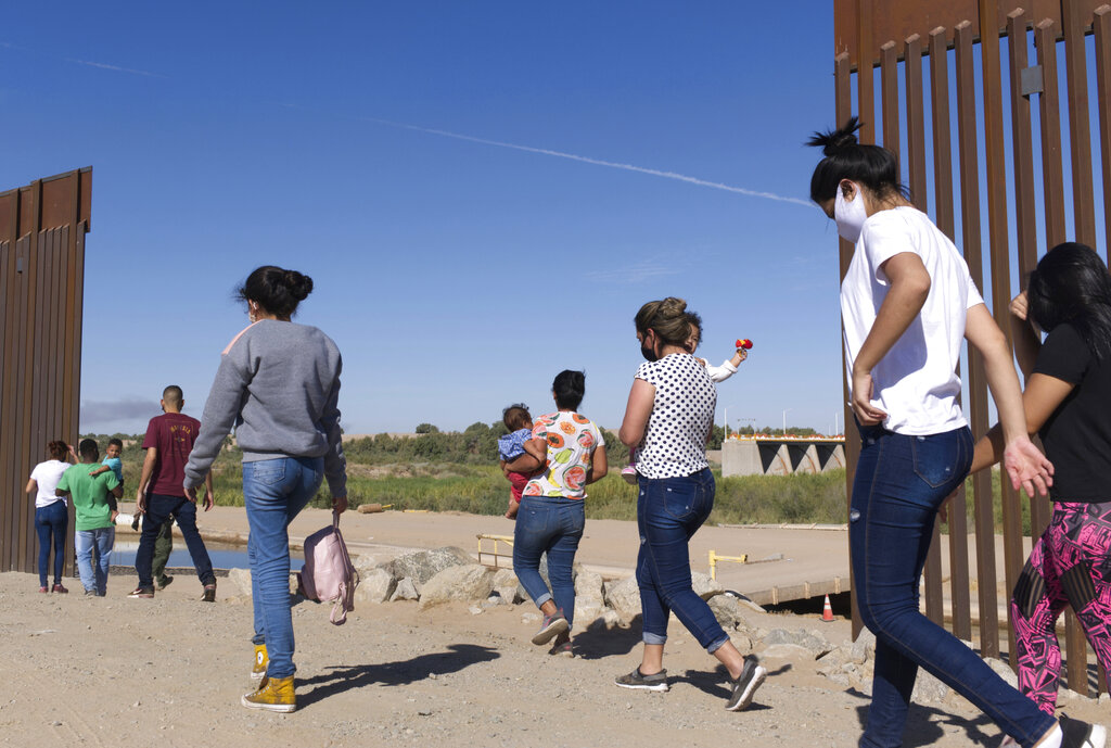 Texas woman charged with holding 17 undocumented immigrants hostage