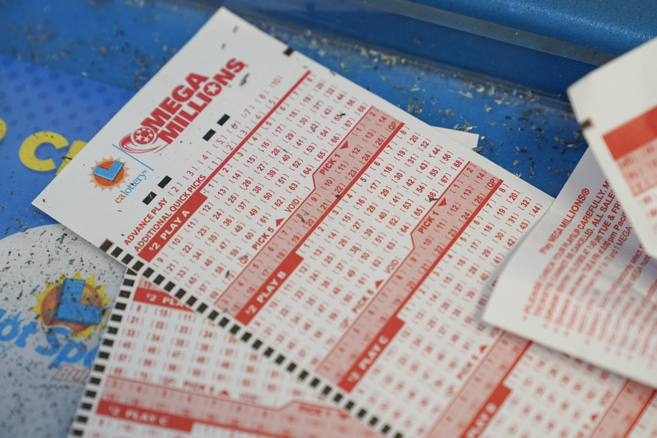 Mega Millions jackpot tops $1 billion after no winner Tuesday night