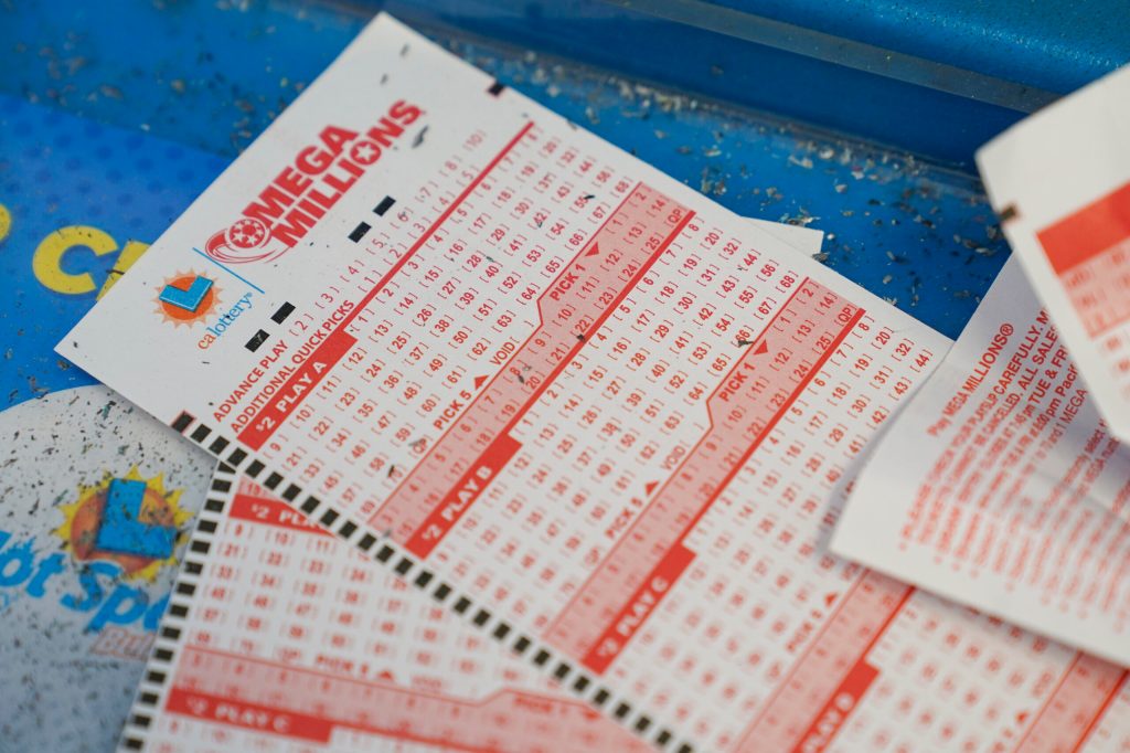 Mega Millions $1.28 billion golden ticket sold in Illinois