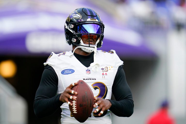 Baltimore Ravens safety Tony Jefferson II works out during the team's NFL football training camp practice at M&T Stadium, Saturday, July 30, 2022, in Baltimore. Jefferson revealed on August 10, 2022 that he stopped wearing glasses 