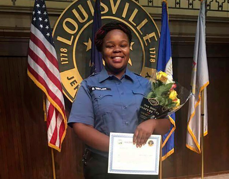 Detective charged in Breonna Taylor case to plead guilty