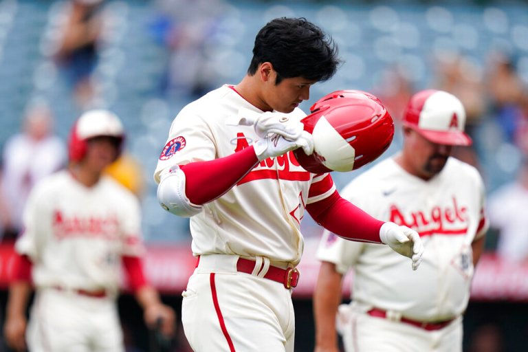 Los Angeles Angels lost 8-7 to the Oakland Athletics after record-tying solo home runs. (AP Photo/Jae C. Hong)