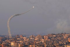 Israel and Palestinian militants agree to ceasefire