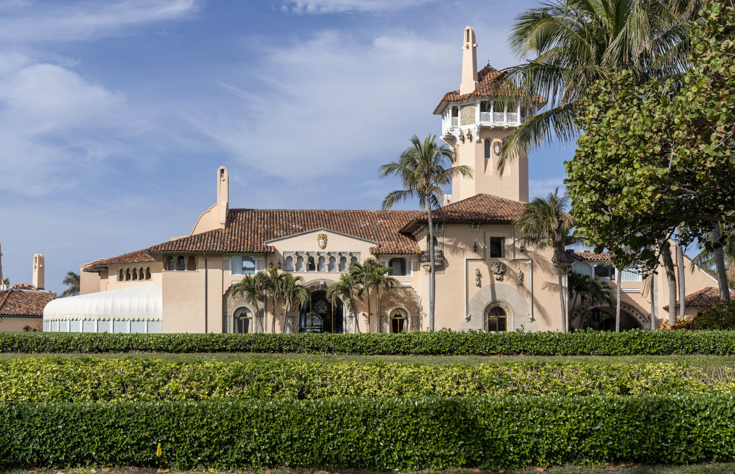 ‘I don’t think it was so random’: Doocy disagrees with co-host on Mar-a-Lago raid