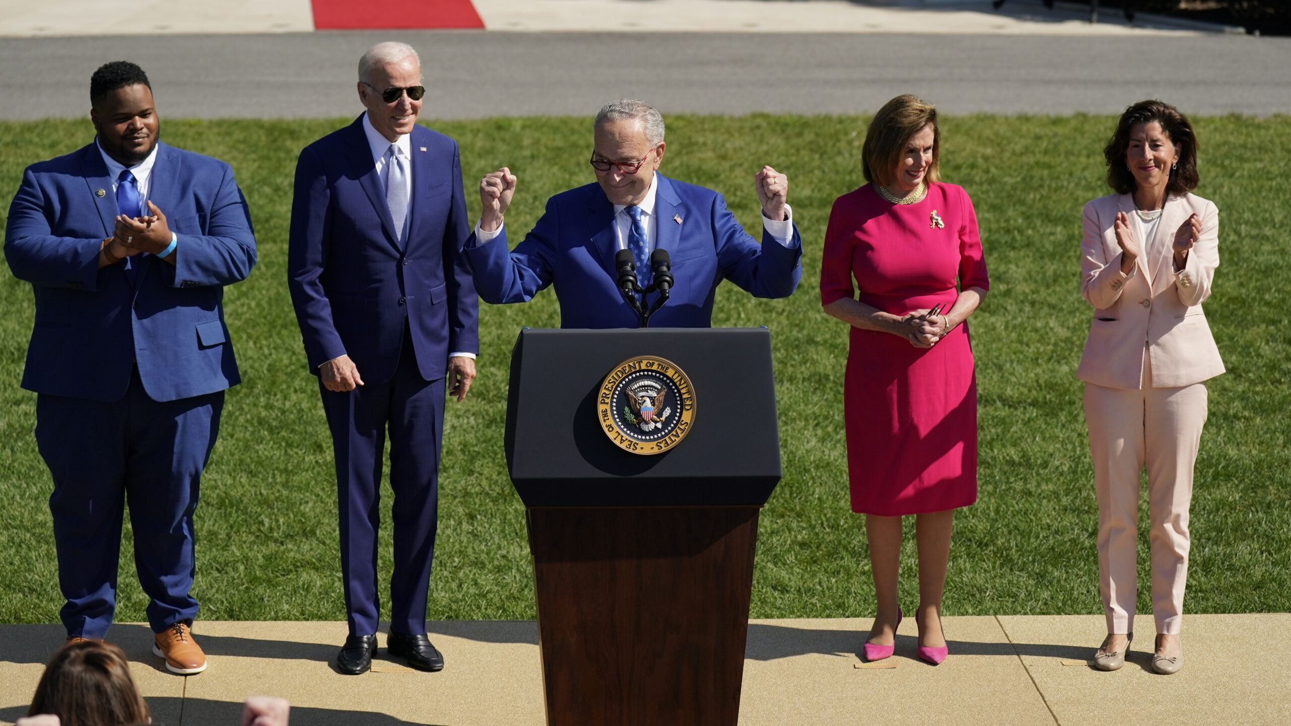WATCH: Biden awkwardly appears to wait for handshake despite already getting one