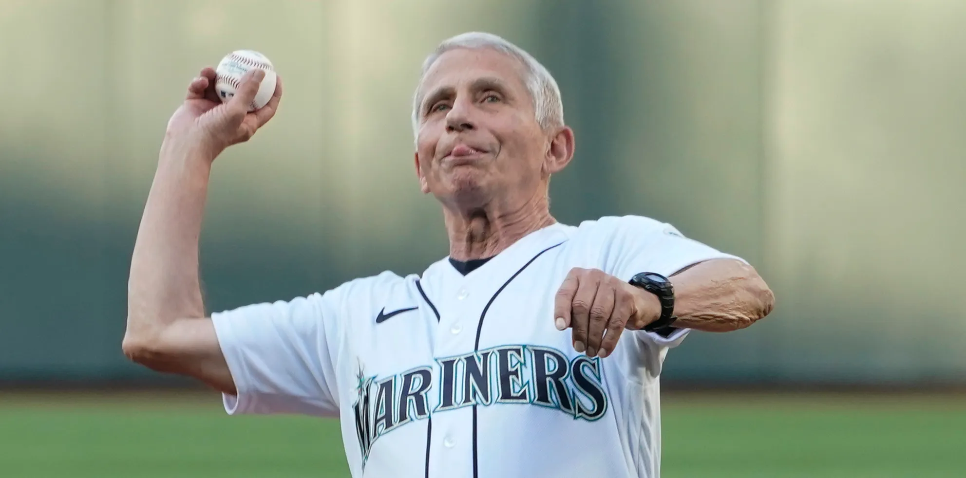 WATCH: Fauci booed before throwing first pitch at Mariners v. Yankees game