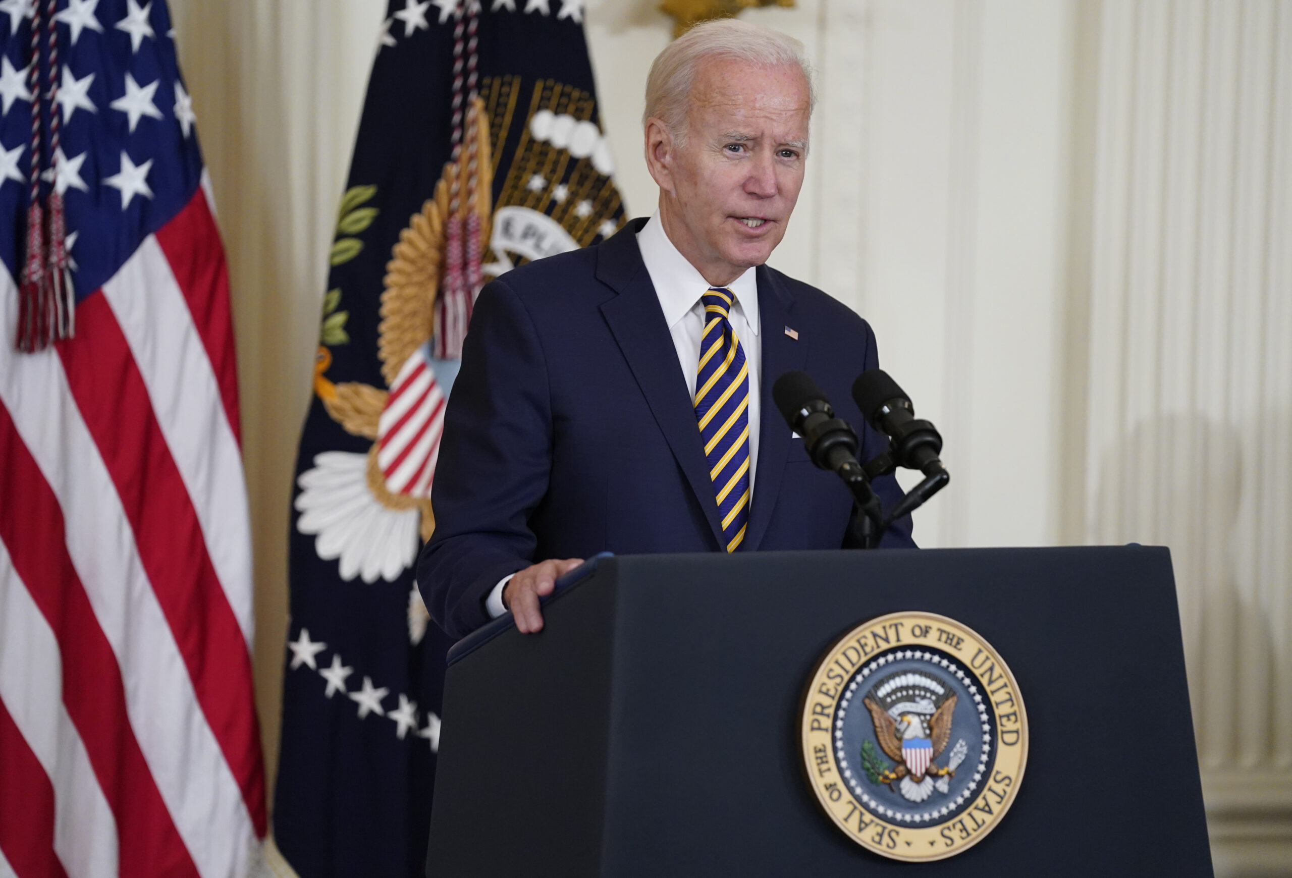 Biden unable to shake Trump as midterm election picture gets murkier