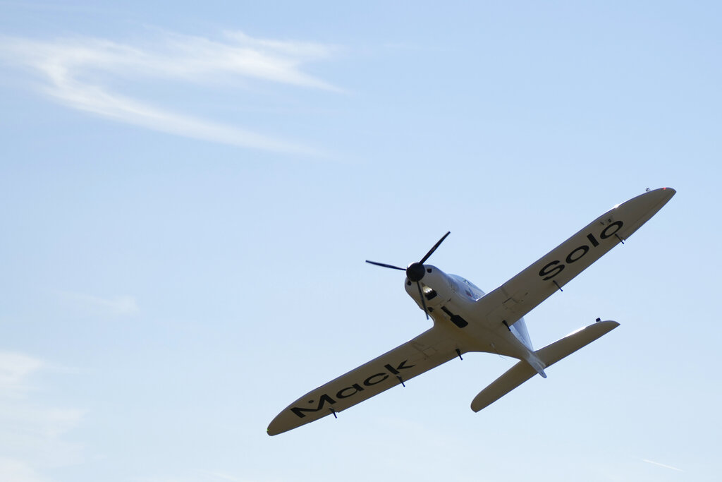 Small plane crashes in Alabama county, leaving two pilots injured