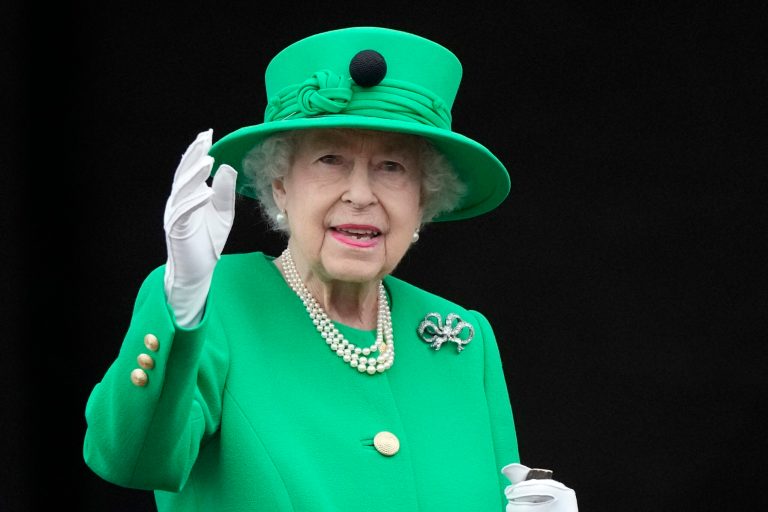 Queen Elizabeth II waves to the crowd during the Platinum Jubilee Pageant at the Buckingham Palace in London on June 5, 2022, on the last of four days of celebrations to mark the Platinum Jubilee.