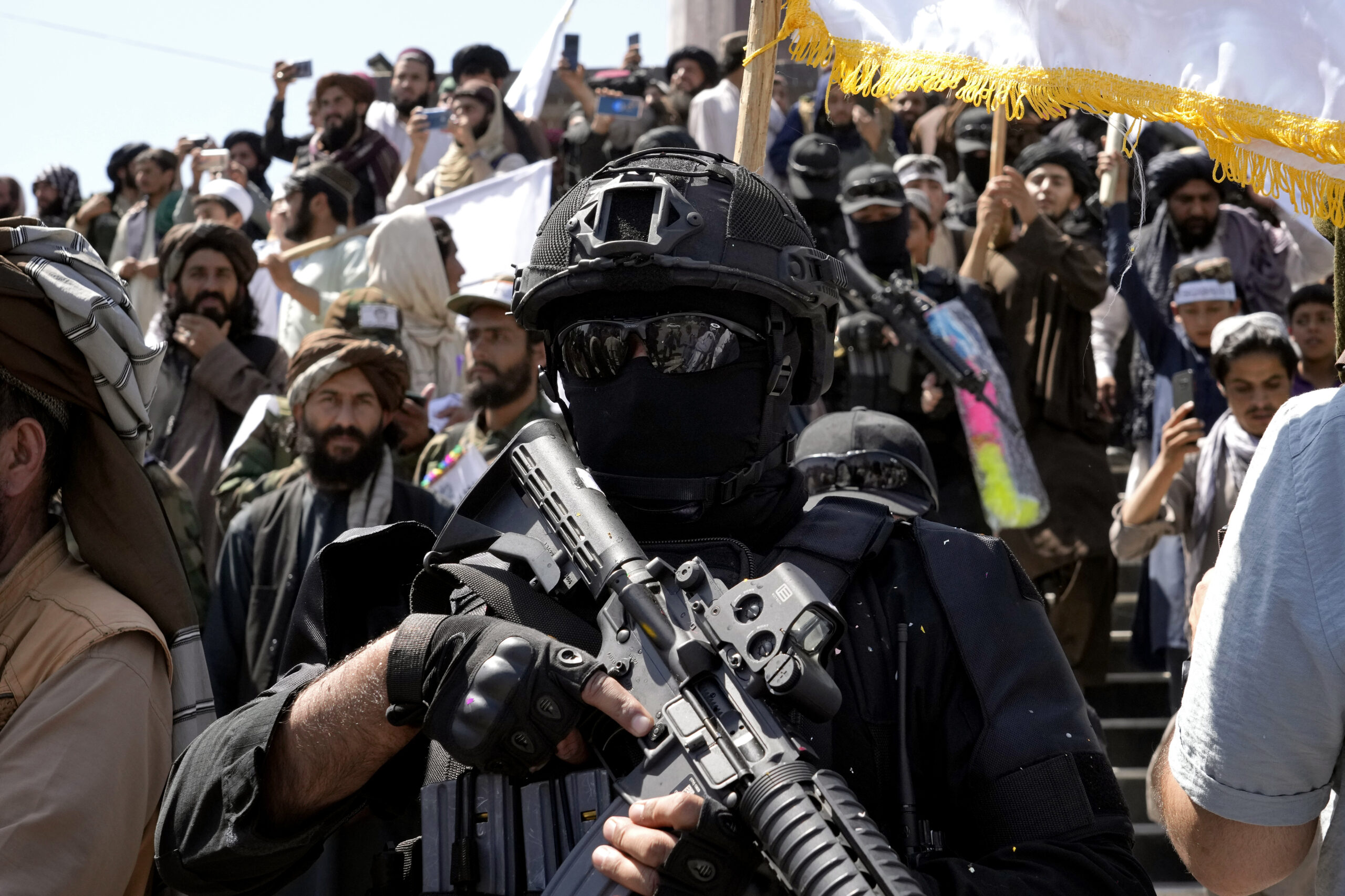 Taliban execute Tajiks during searches