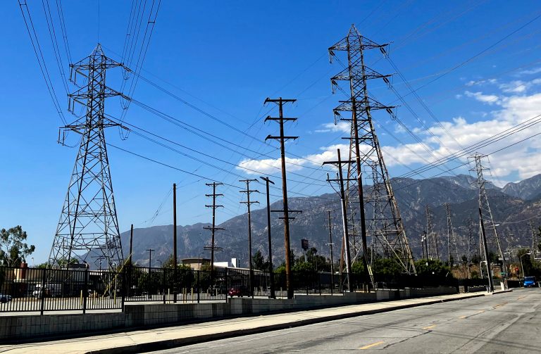 California power use nears record high forcing grid emergency amid heat wave