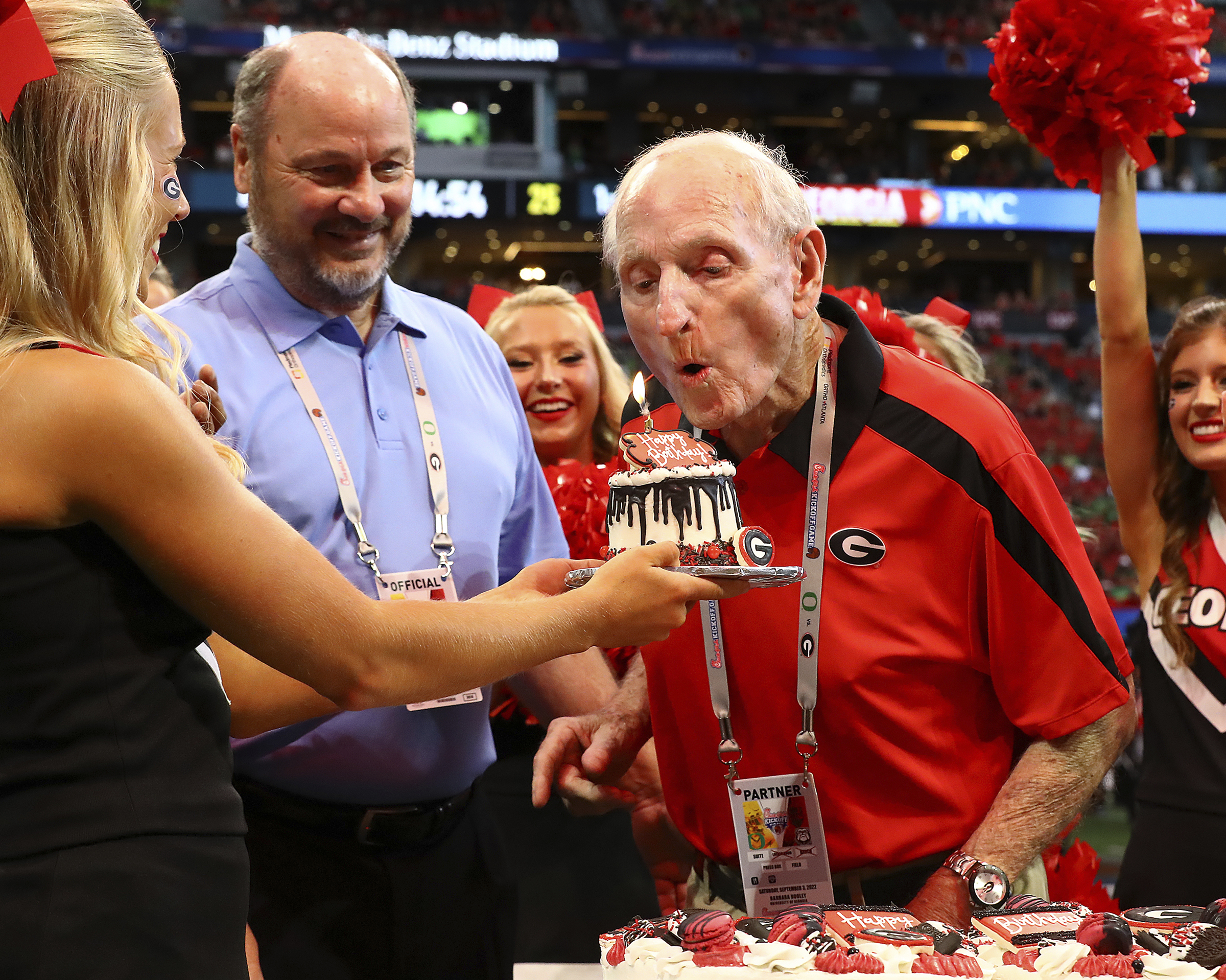 WATCH: 73,000 sing ‘Happy Birthday’ to former Georgia football coach Vince Dooley