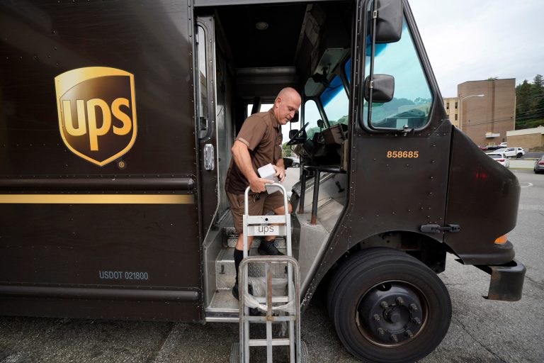 UPS to hire 100,000 employees ahead of holiday surge