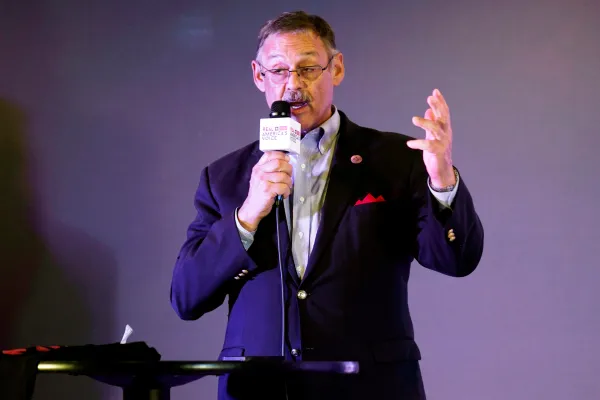 Trump-endorsed Arizona elections hopeful accuses Pence of attempted ‘coup’