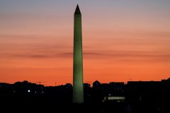 Suspect arrested after allegedly vandalizing Washington Monument