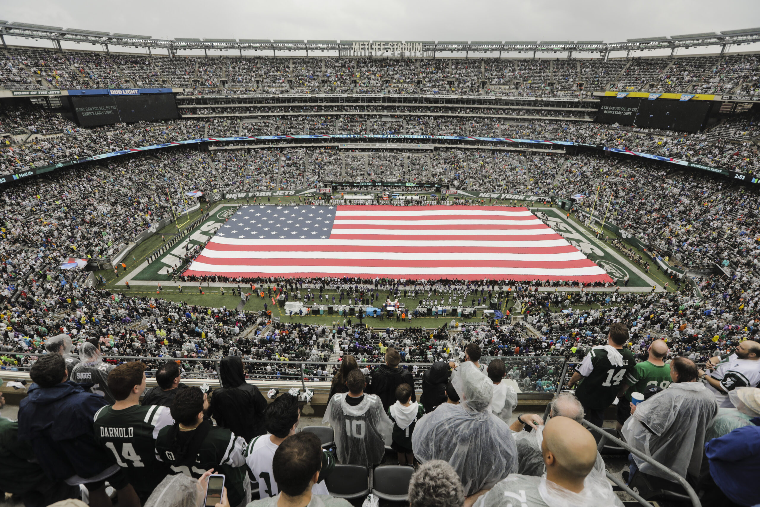 WATCH: Fans take over national anthem at Jets-Ravens game