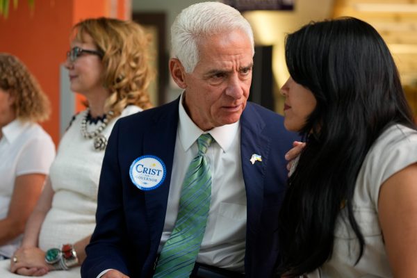 Crist denies campaign turmoil after manager departs