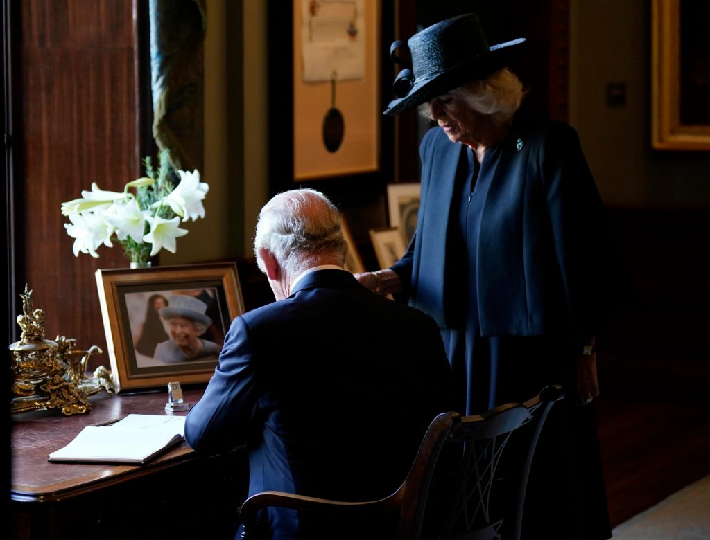 ‘Oh God, I hate this’: King Charles gets frustrated with leaky pen