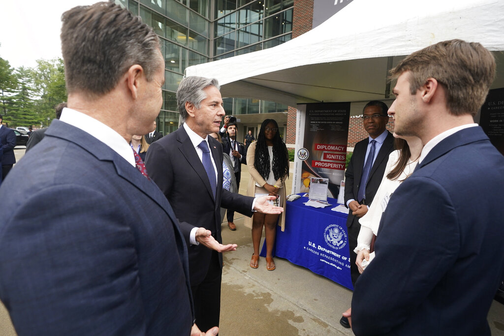 Jobs for life: Federal government very rarely fires workers