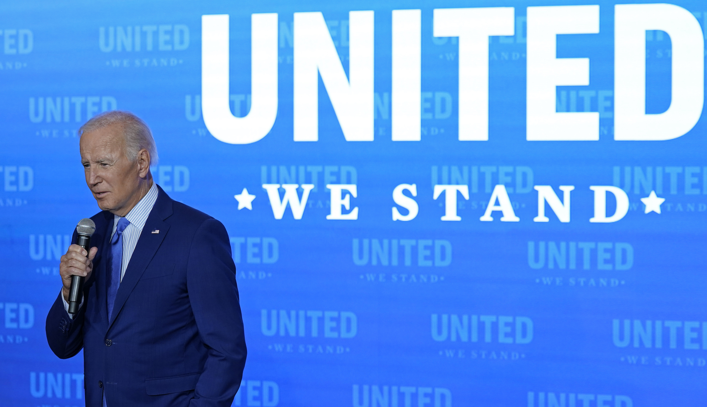 Democrats keep their distance from Biden on campaign trail