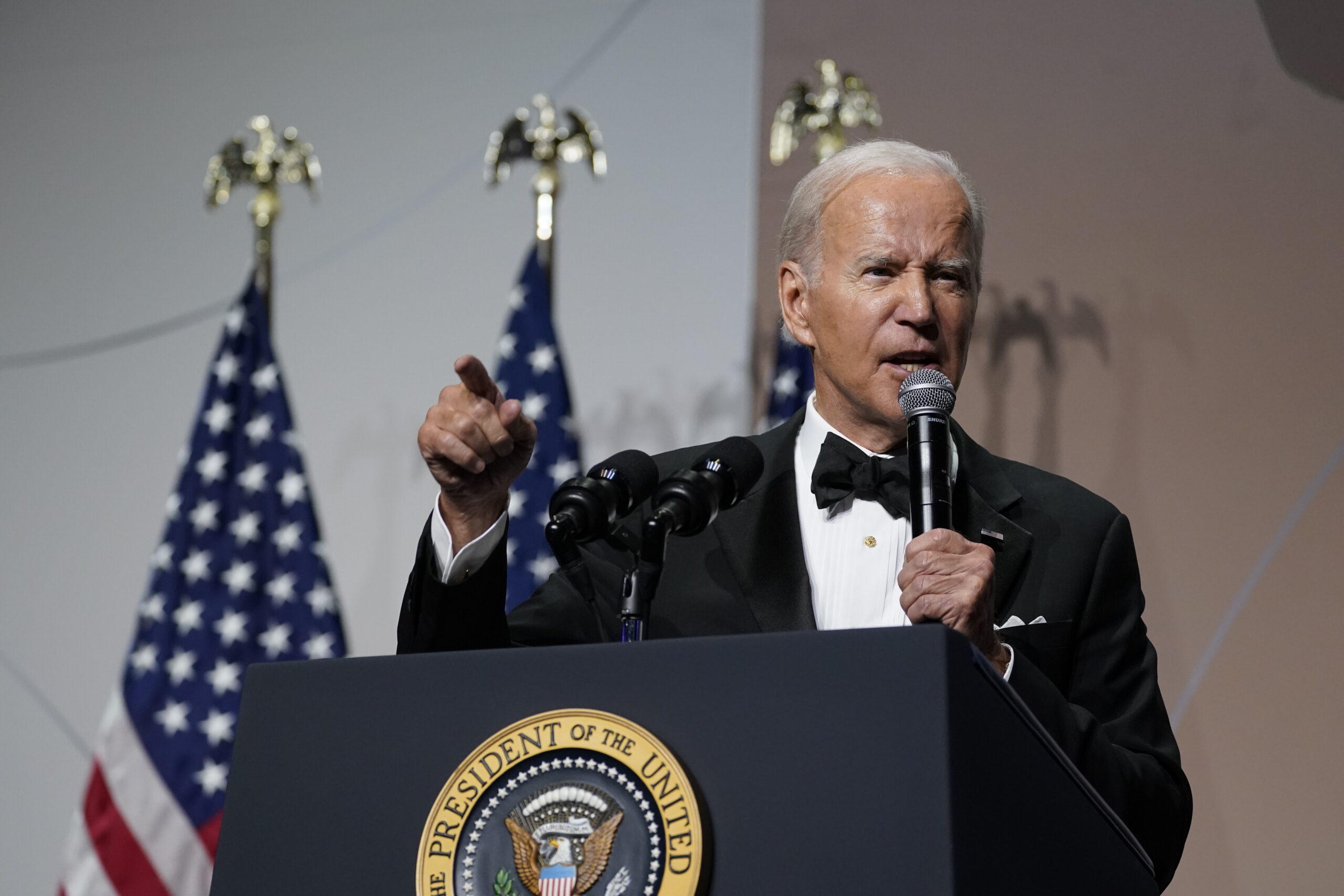 Biden to campaign in Florida amid DeSantis migrant feud