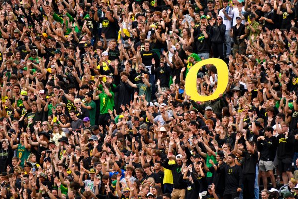 Oregon apologizes for profane anti-Mormon chant at football game