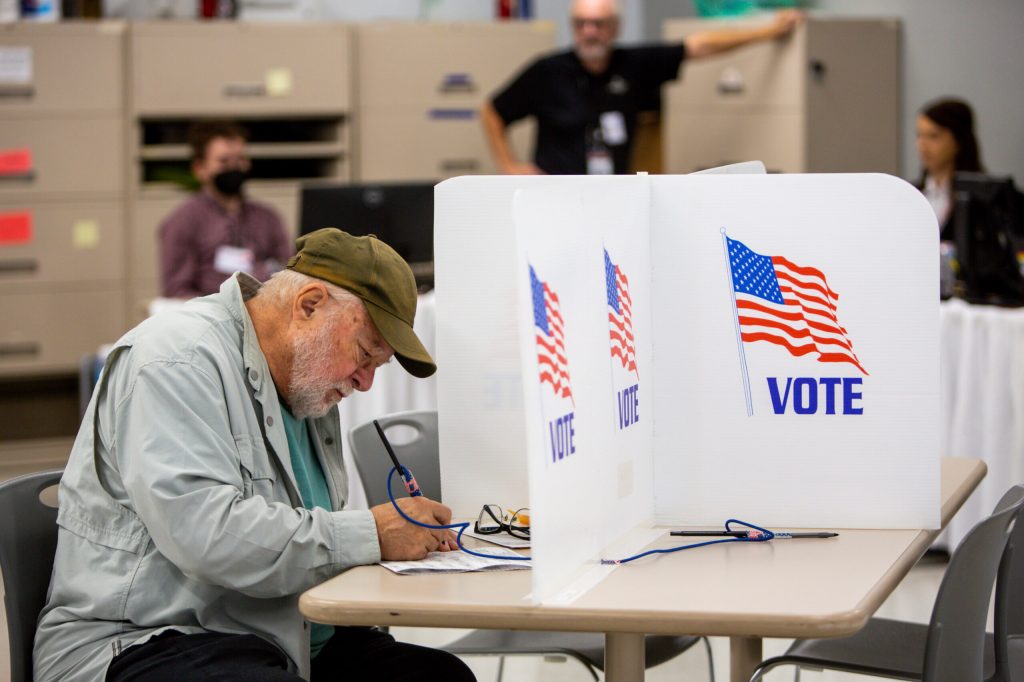 Midterm Memo: The debate over which party has the midterm upper hand