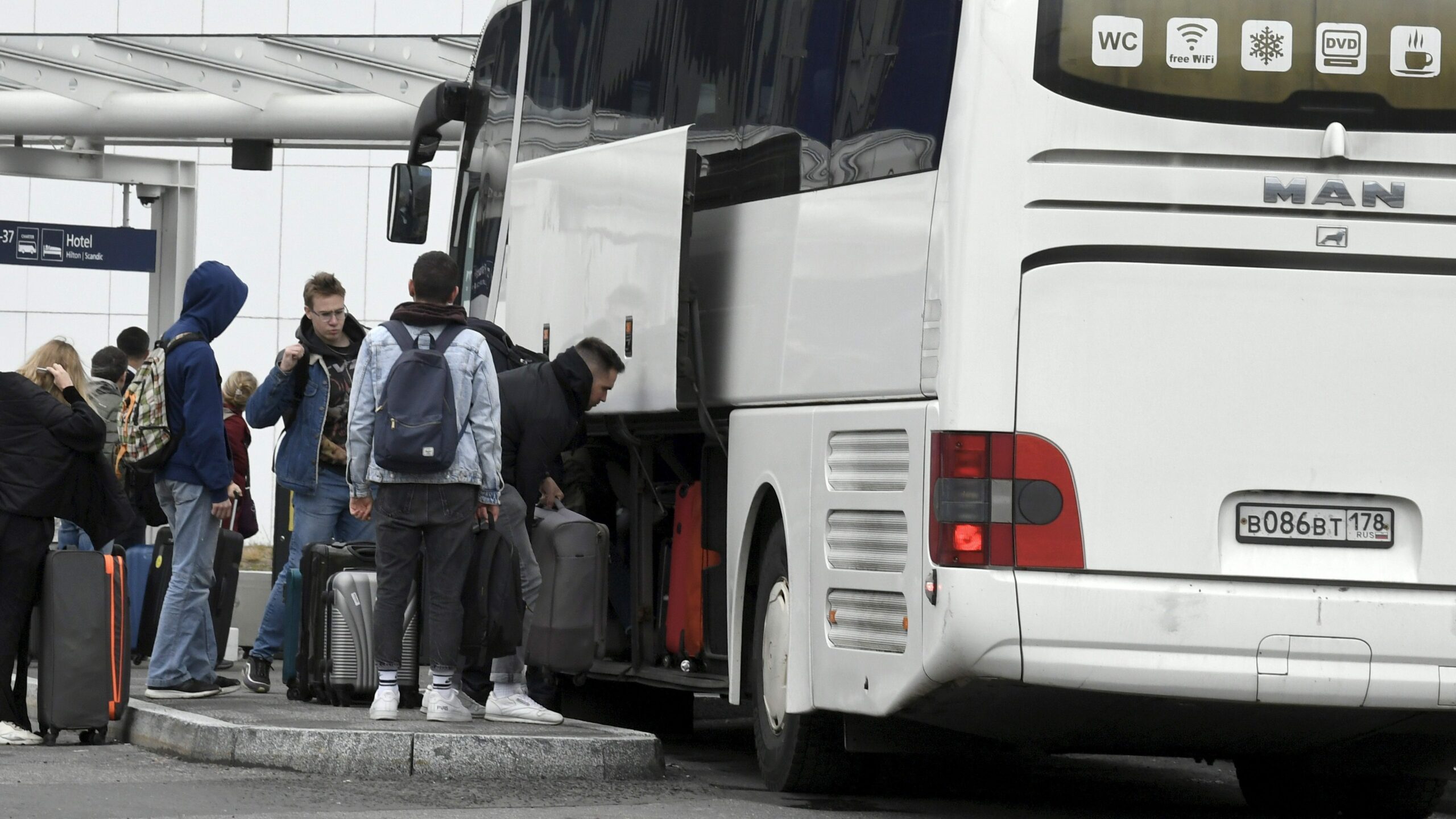 Finland tightens border restrictions as influx of Russians eye entry