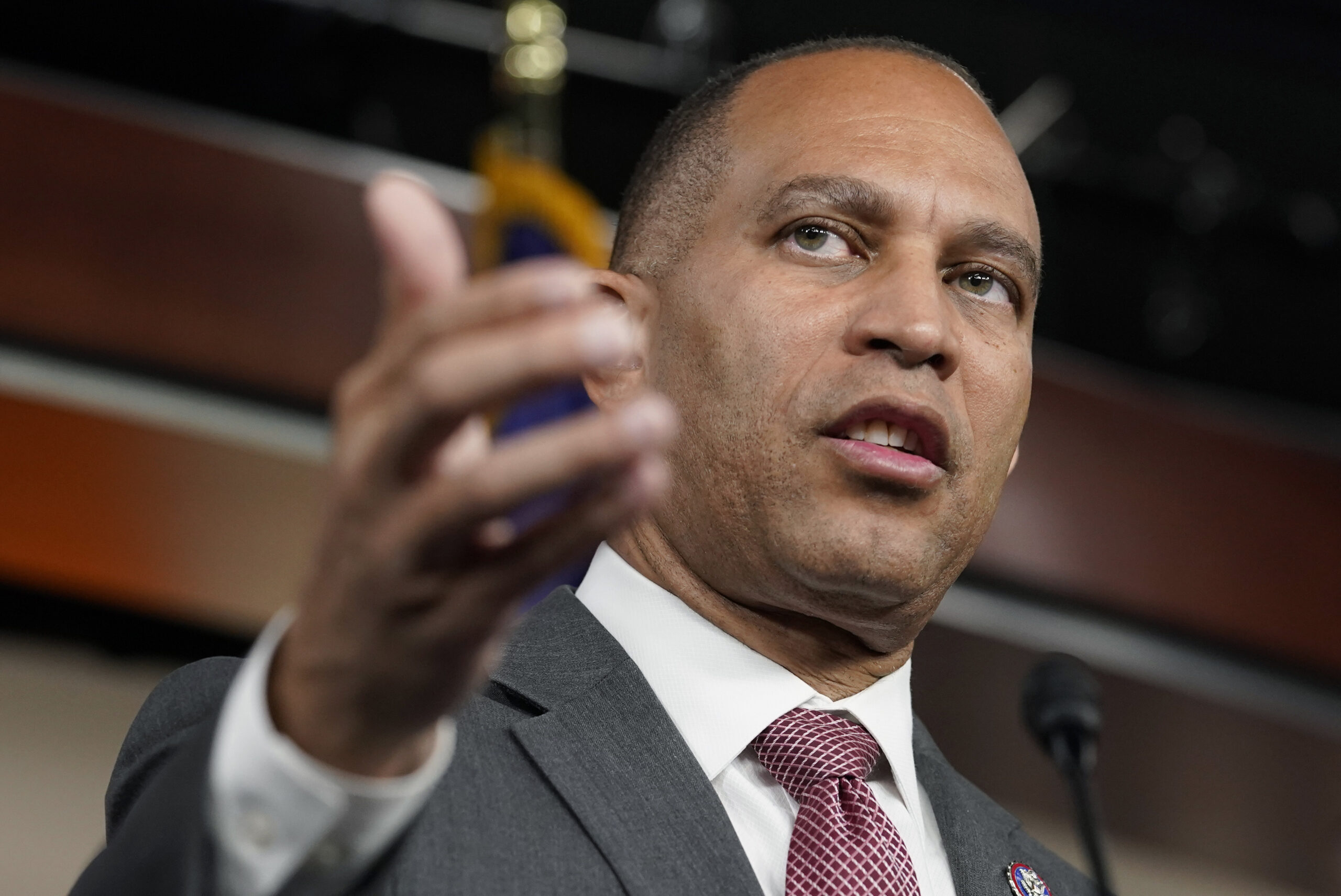 Hakeem Jeffries launches bid to replace Pelosi as top House Democrat