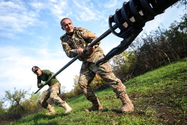 Ukraine presses on with counteroffensive; Russia uses drones