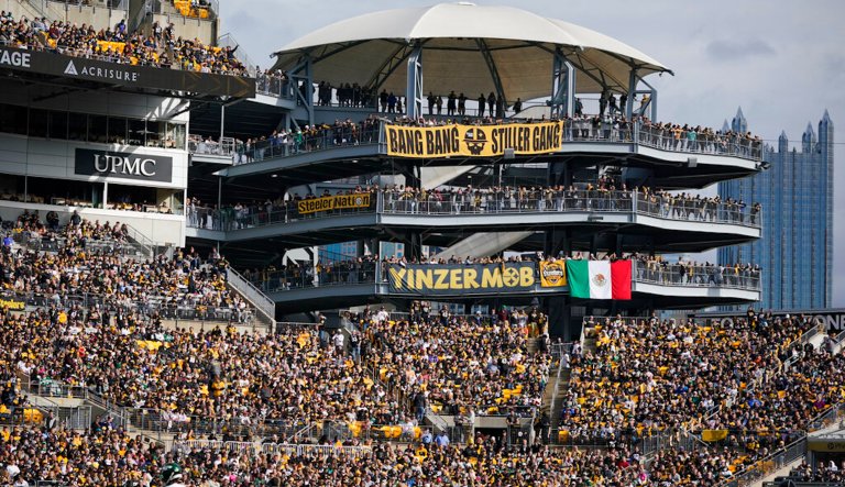 Spectator at Steelers game dies after fall from escalator