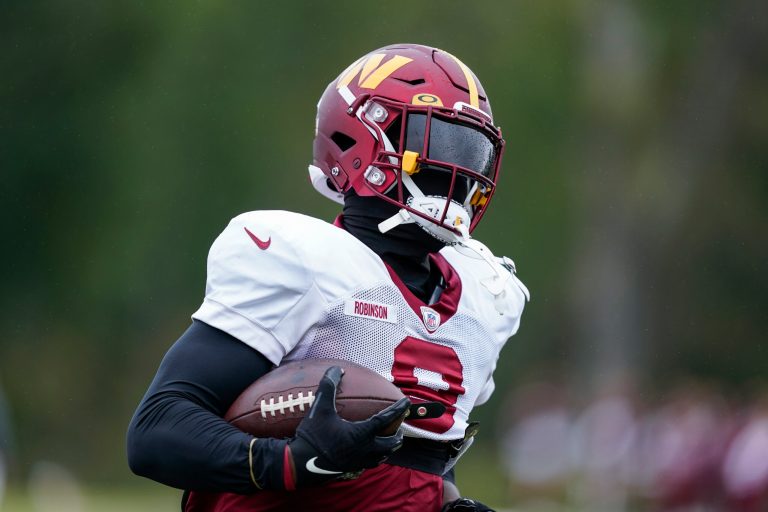 Washington Commanders running back Brian Robinson Jr., works out during practice at the team's NFL football training facility, Wednesday, Oct. 5, 2022, in Ashburn, Va.