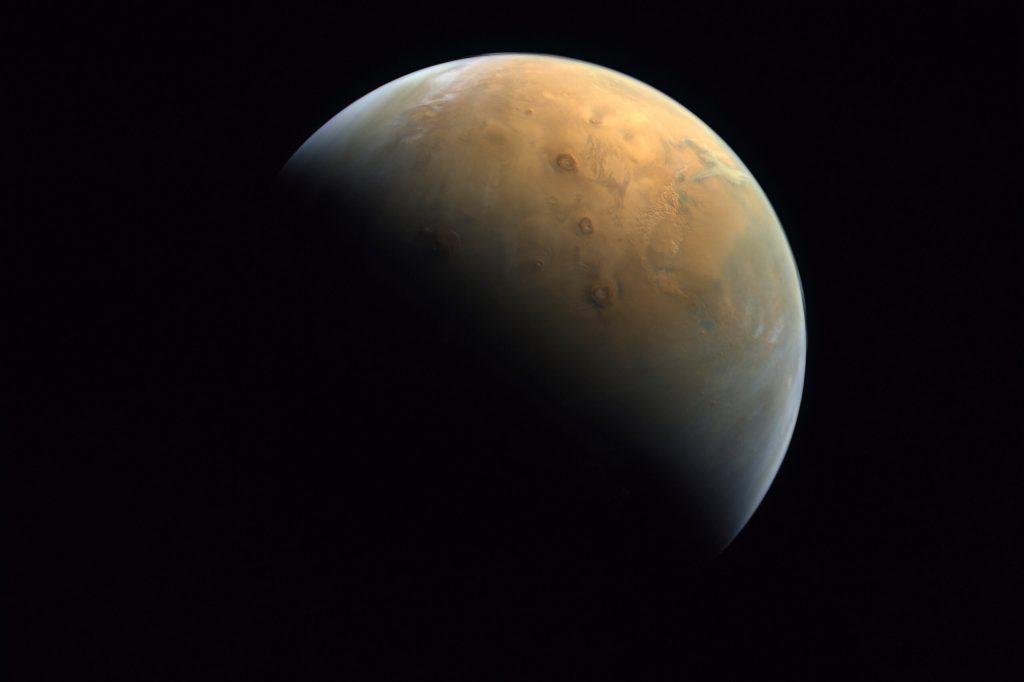 Scientists give new look at life on ancient Mars