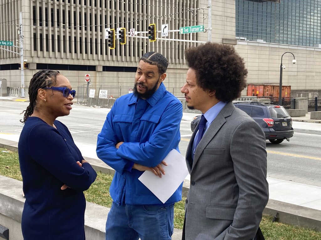 Two comedians file lawsuit over Atlanta airport’s drug search program
