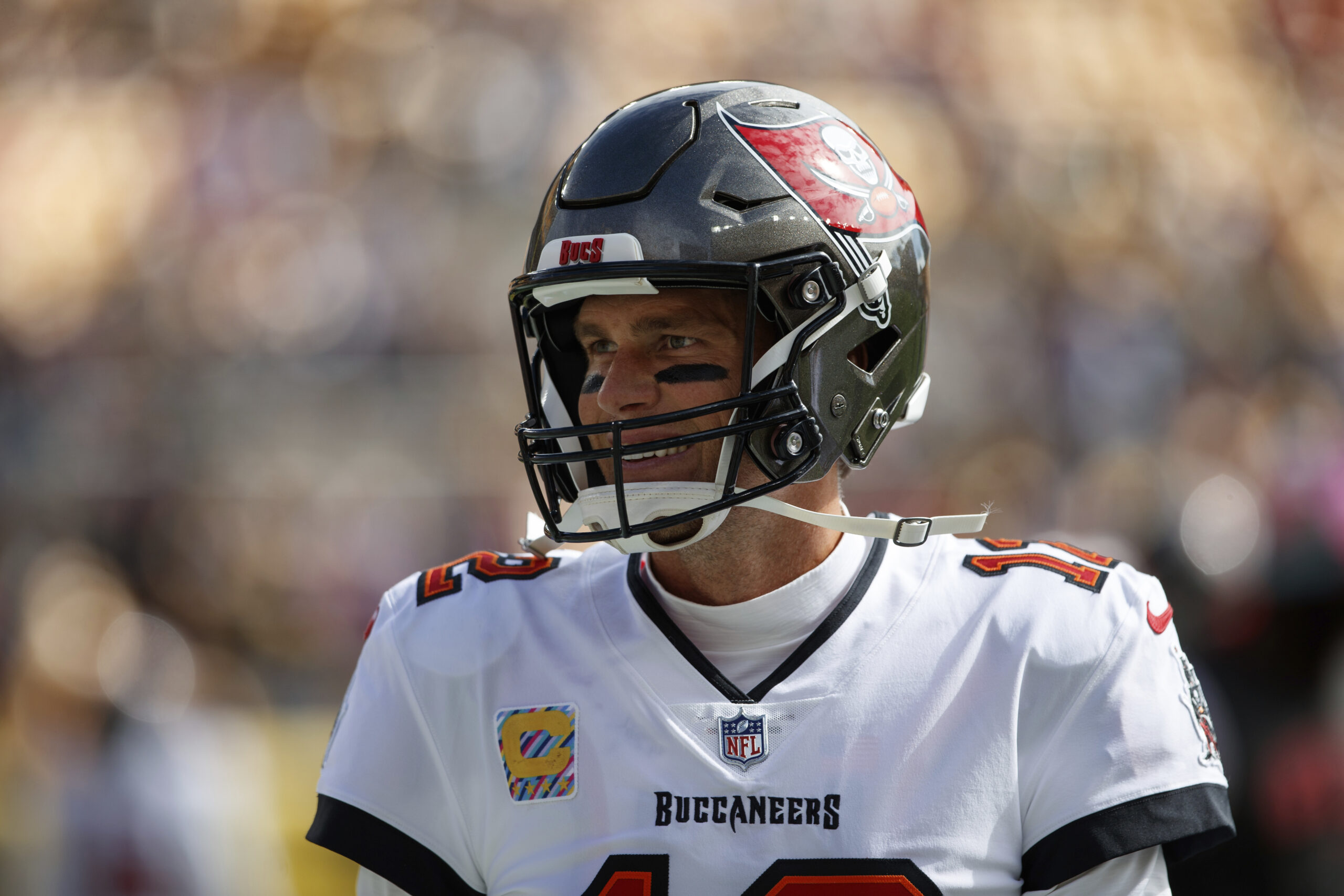 WATCH: Tom Brady goes on fiery rant while yelling at offensive line during game