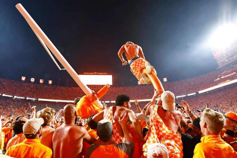 Donations pour into University of Tennessee after football fans tore down goalposts