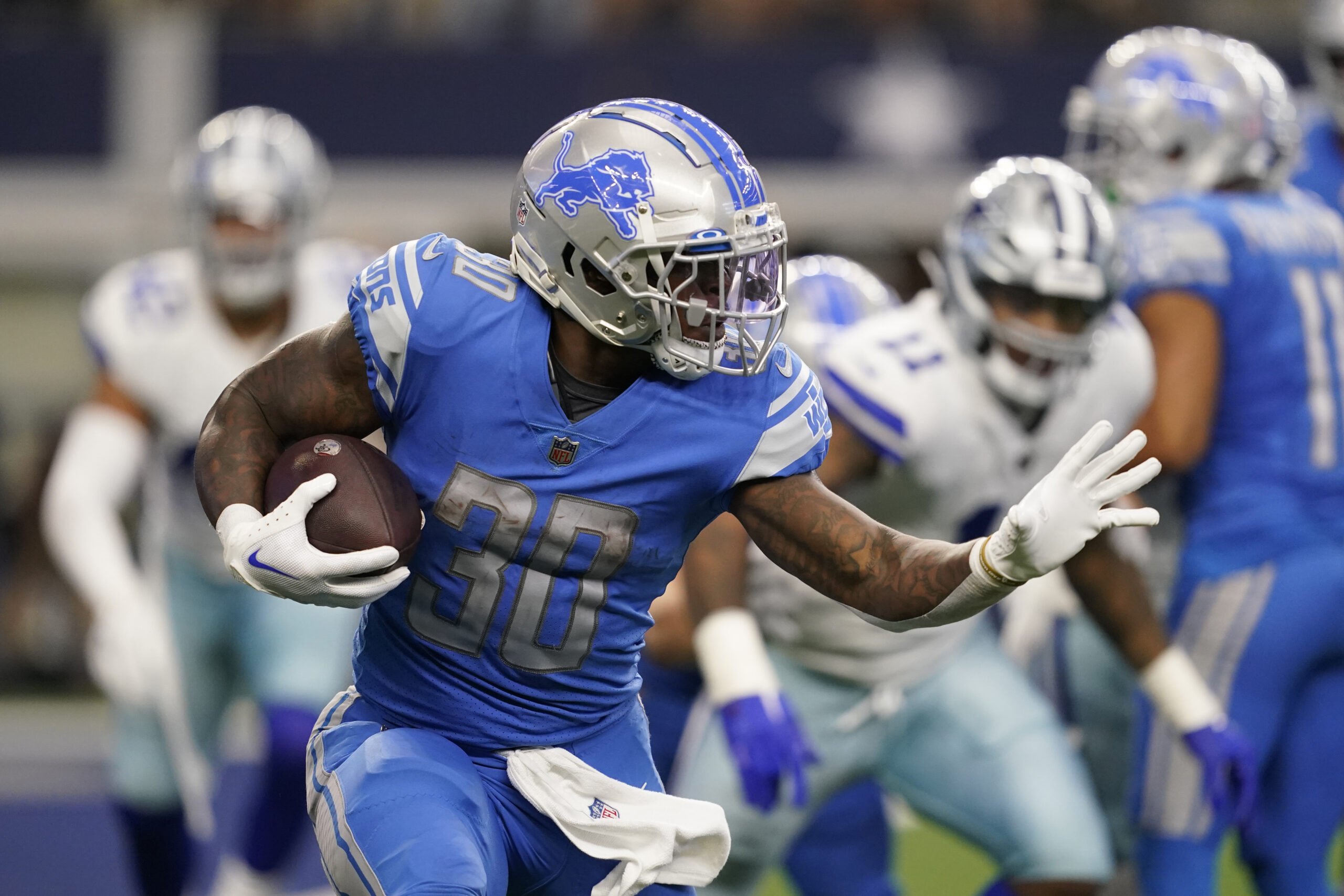 WATCH: NFL player accidentally hits referee in the head with ball during game