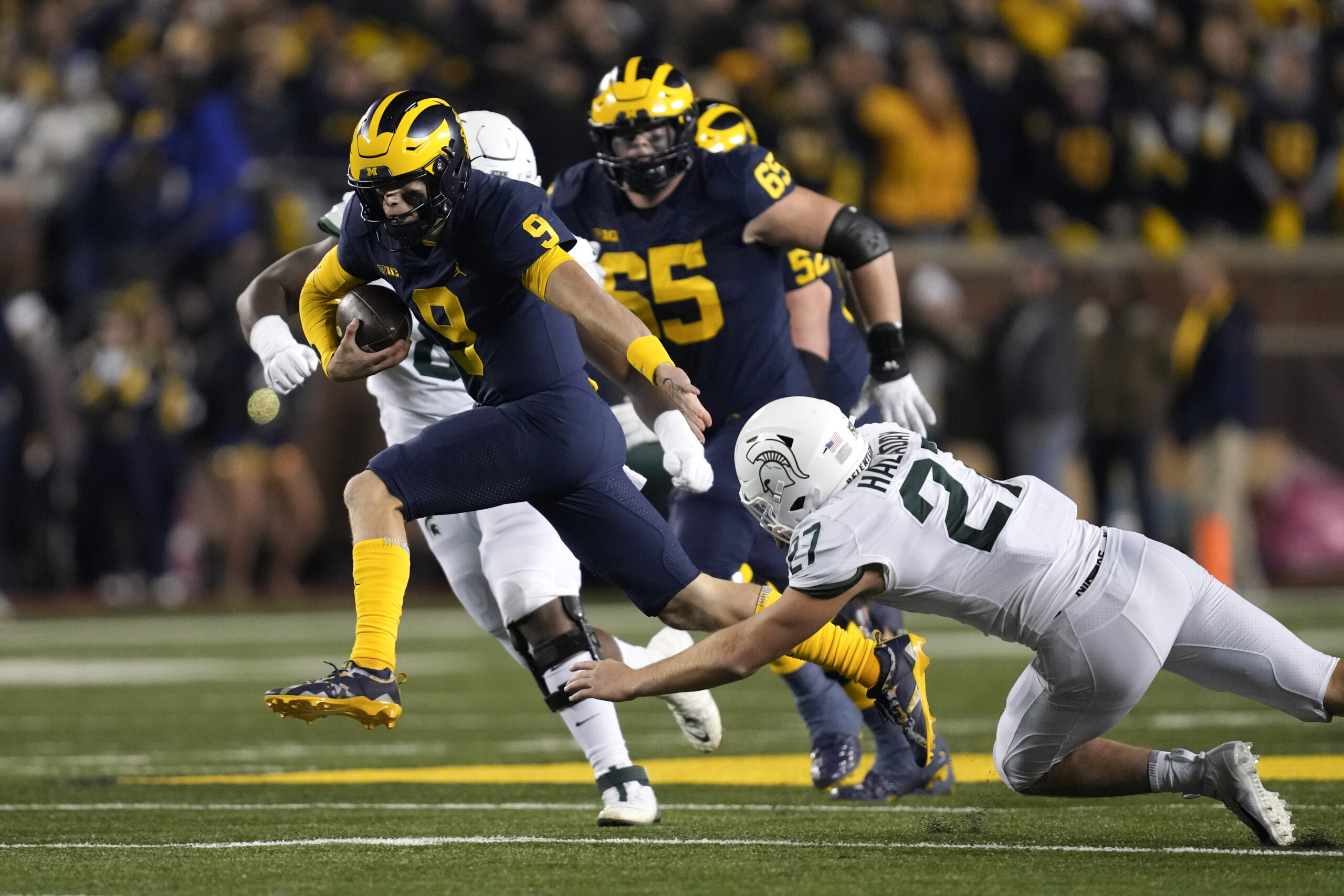 Police investigating postgame Michigan-Michigan State brawl