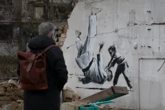 Hazard at Guess: Banksy encourages shoplifting at this retailer