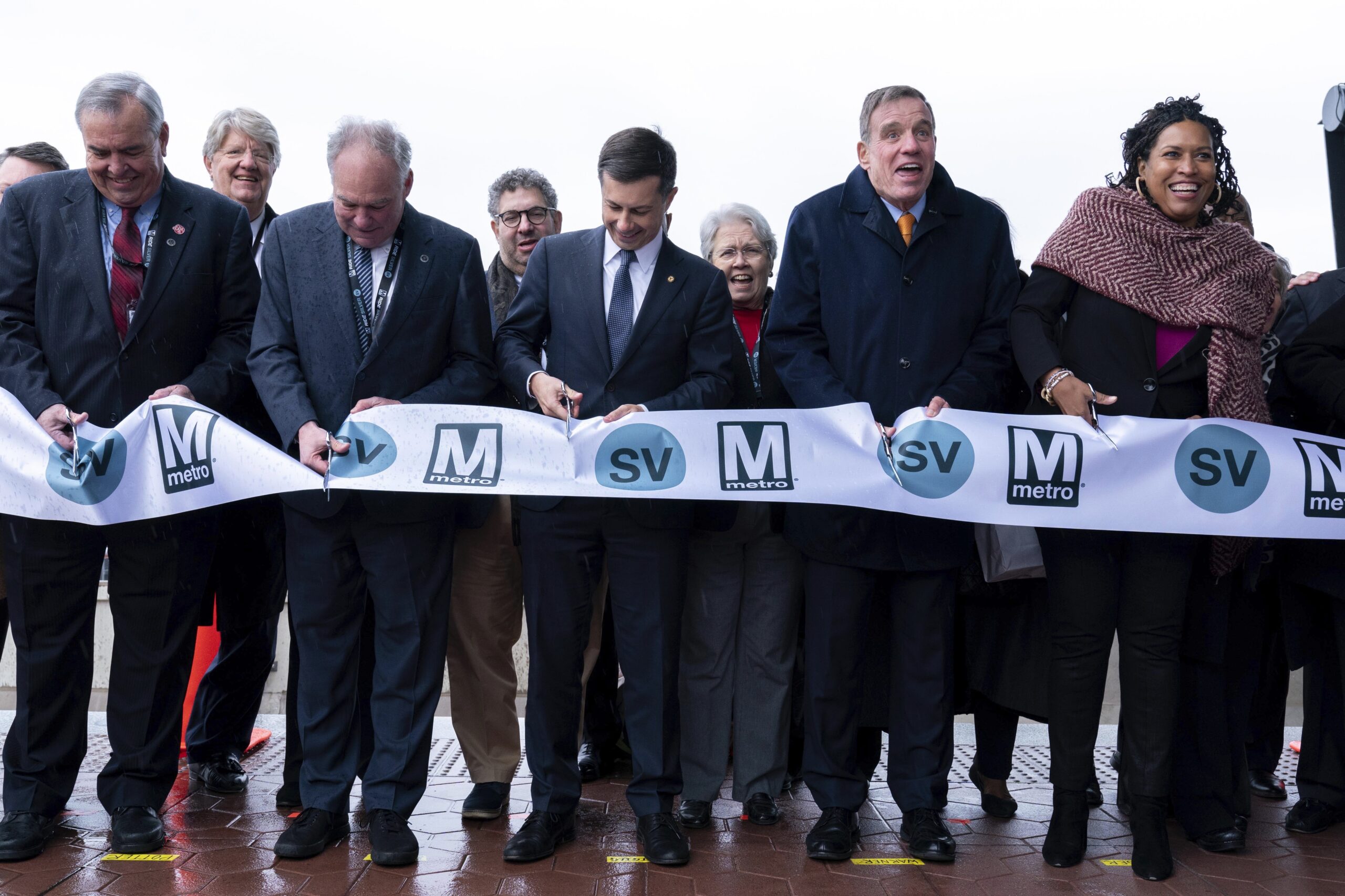 Washington Metro’s expanded Silver Line opens