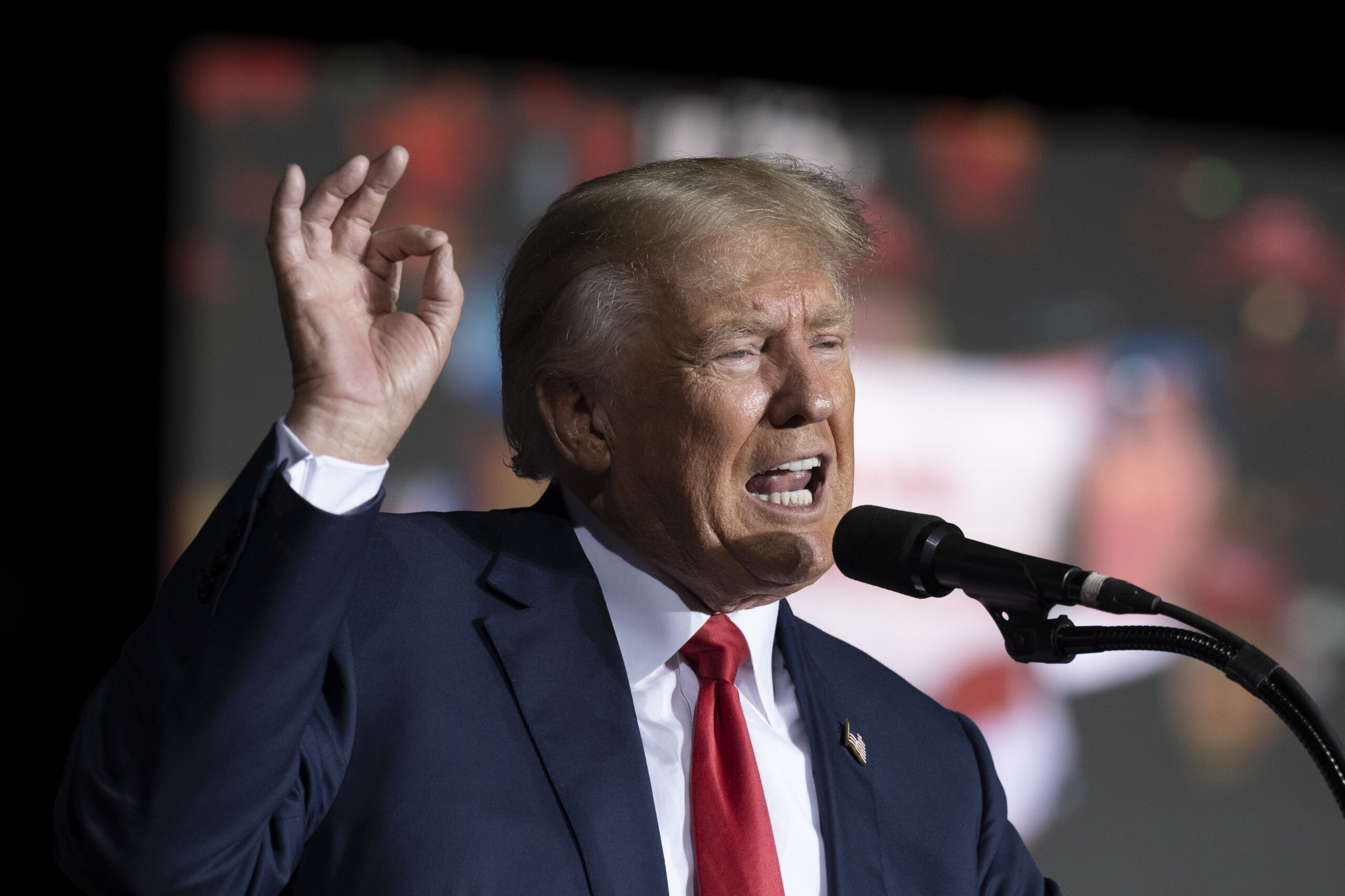 Trump announces Iowa campaign staff as rivals tour state