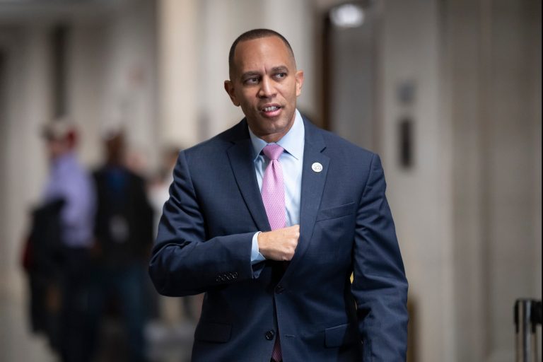Hakeem Jeffries elected to replace Pelosi as top House Democrat, ushering in new generation of leadership