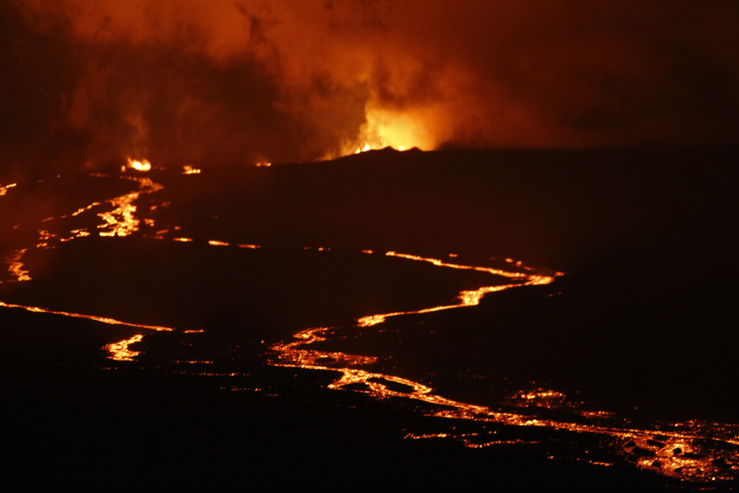 Mauna Loa volcano: Molten lava on Hawaii’s Big Island could block main highway