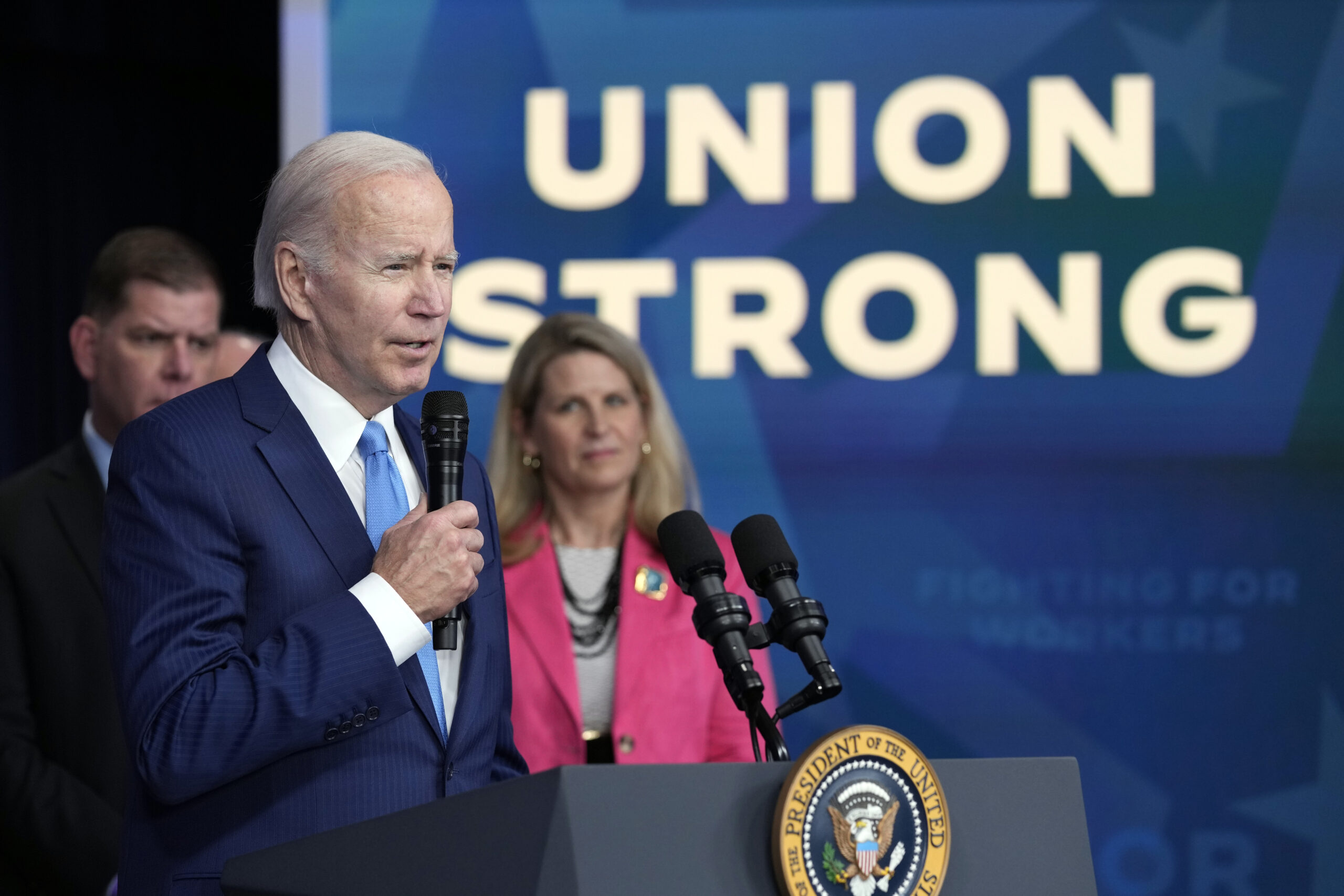 Biden mends bridges with unions after rail dispute