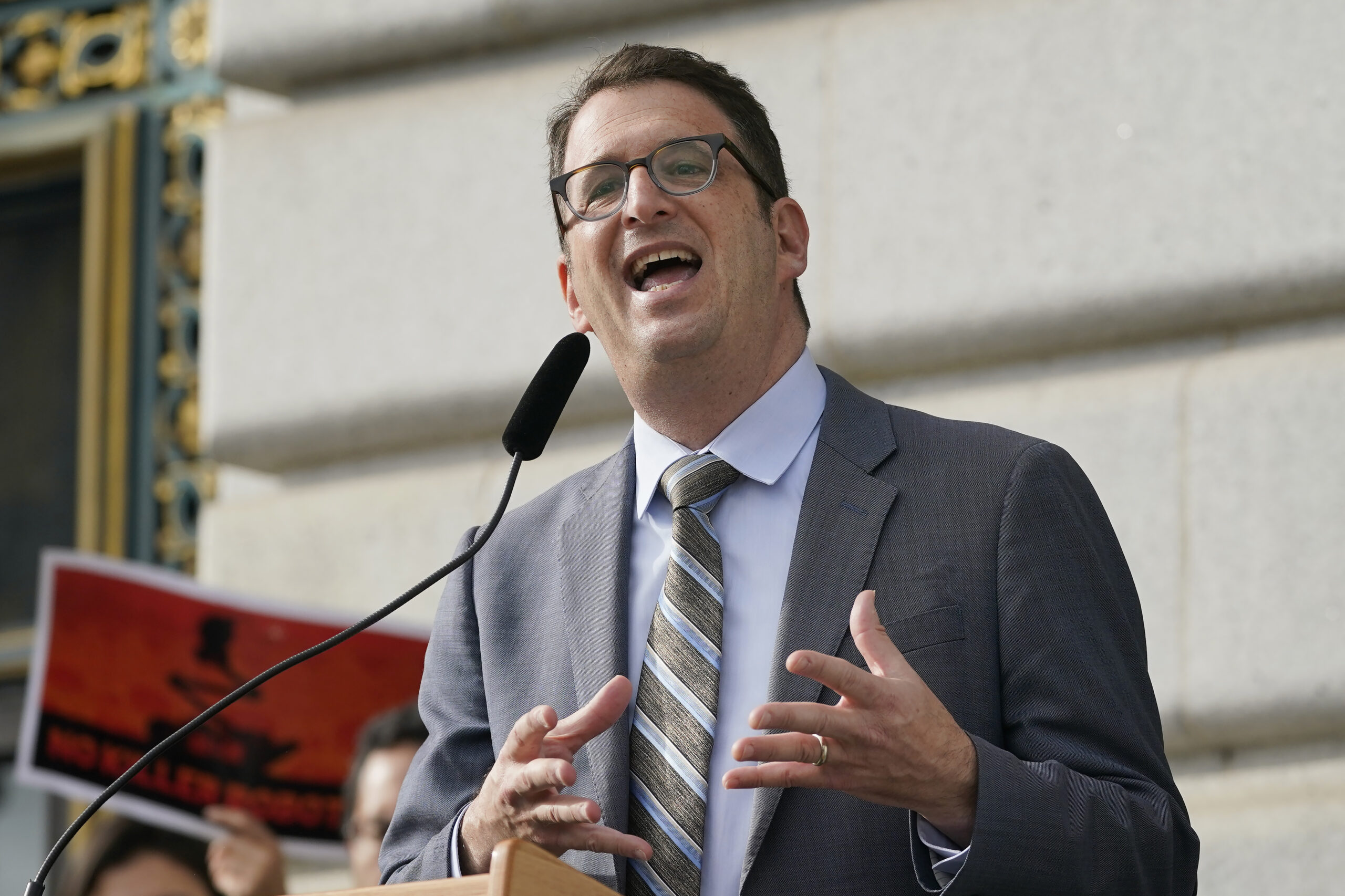 San Francisco lawmaker wants to ban security guards from drawing guns during thefts