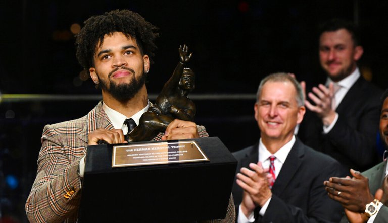 USC’s Williams wins Heisman after leading Trojan turnaround