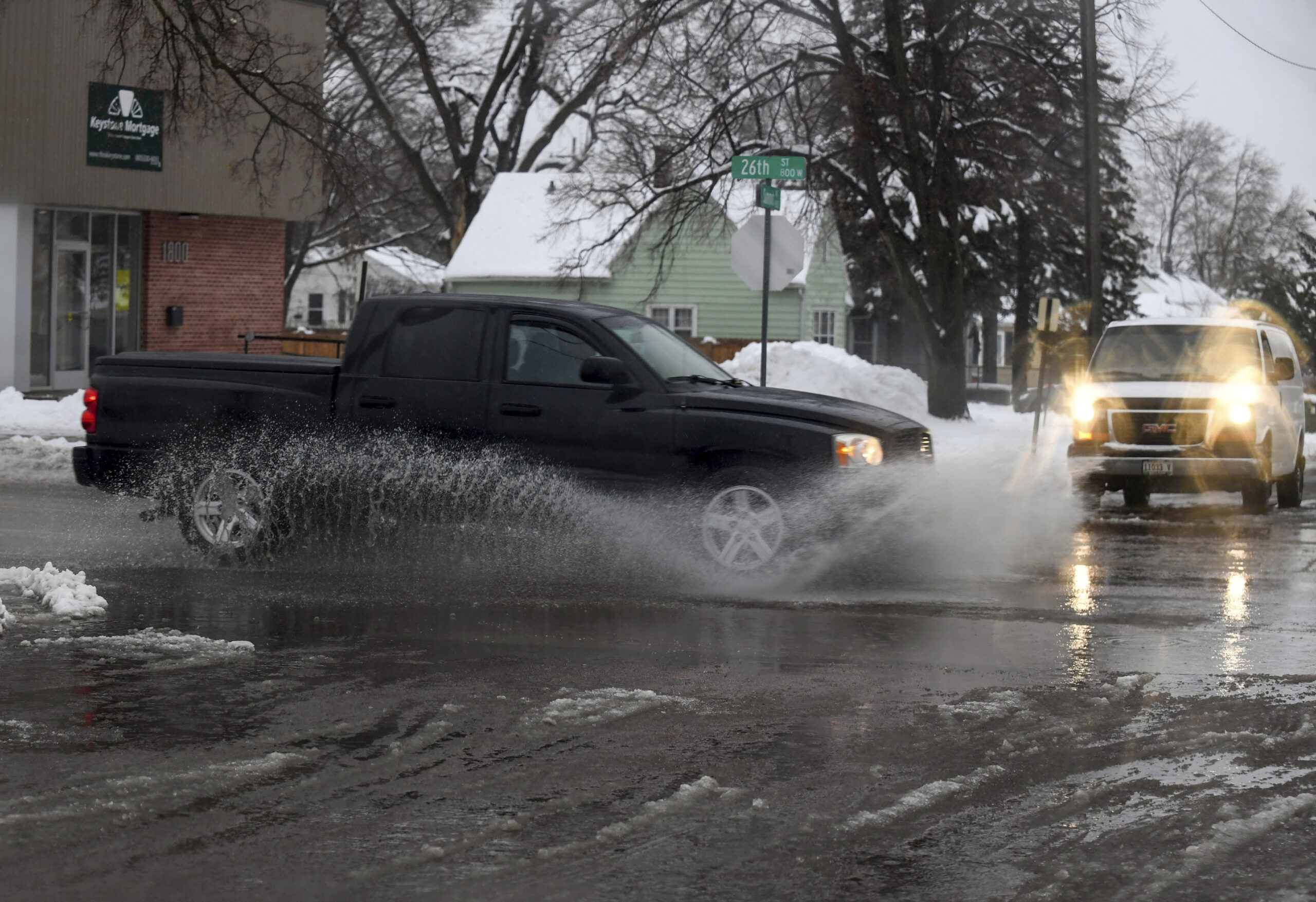 Winter storm system threatens tornadoes and blizzards in central US