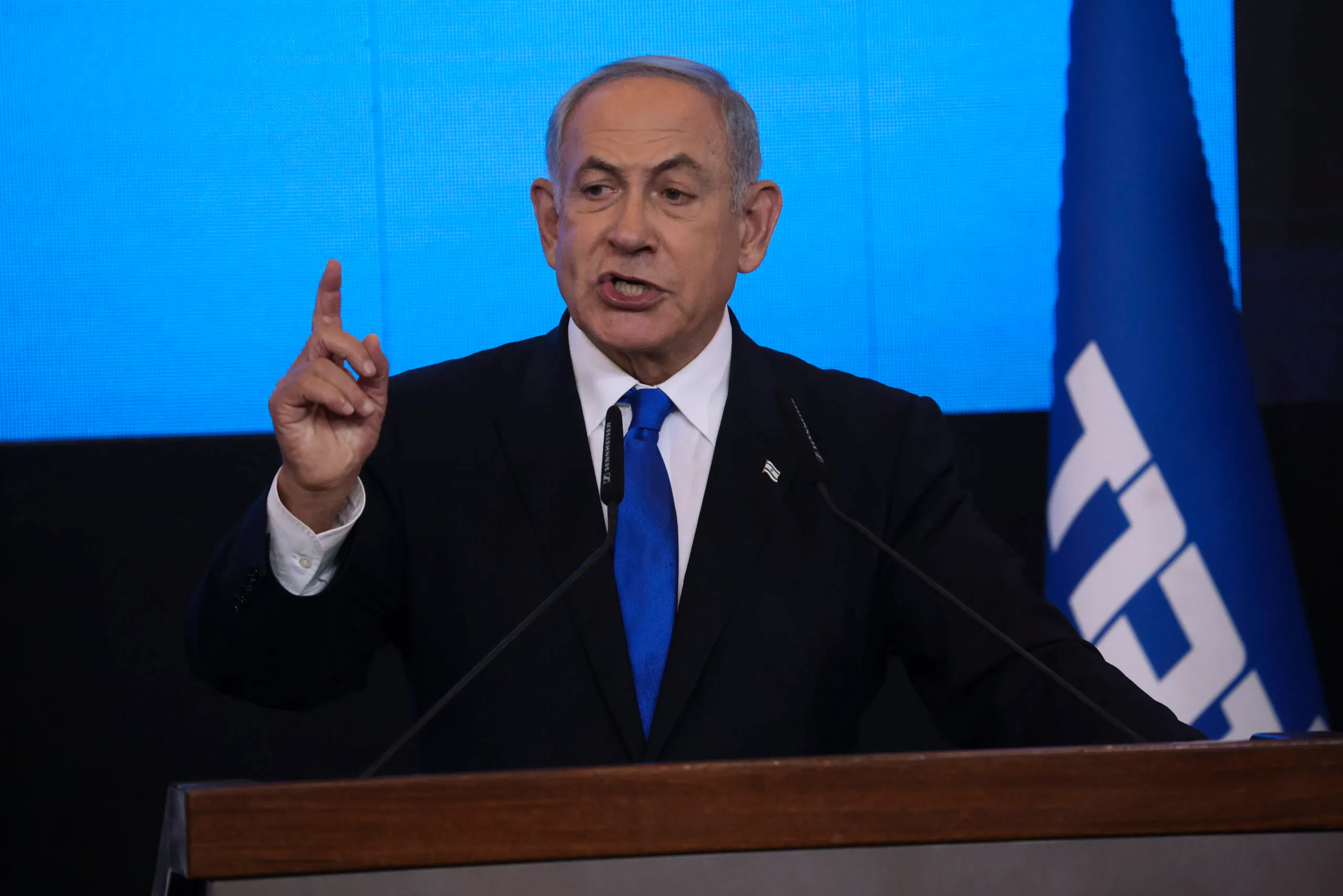 Netanyahu unveils new coalition government, ushering in return to prime ministership