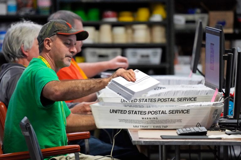 Postal Service gets an ‘A’ for 2022 election but likely lost $23 million